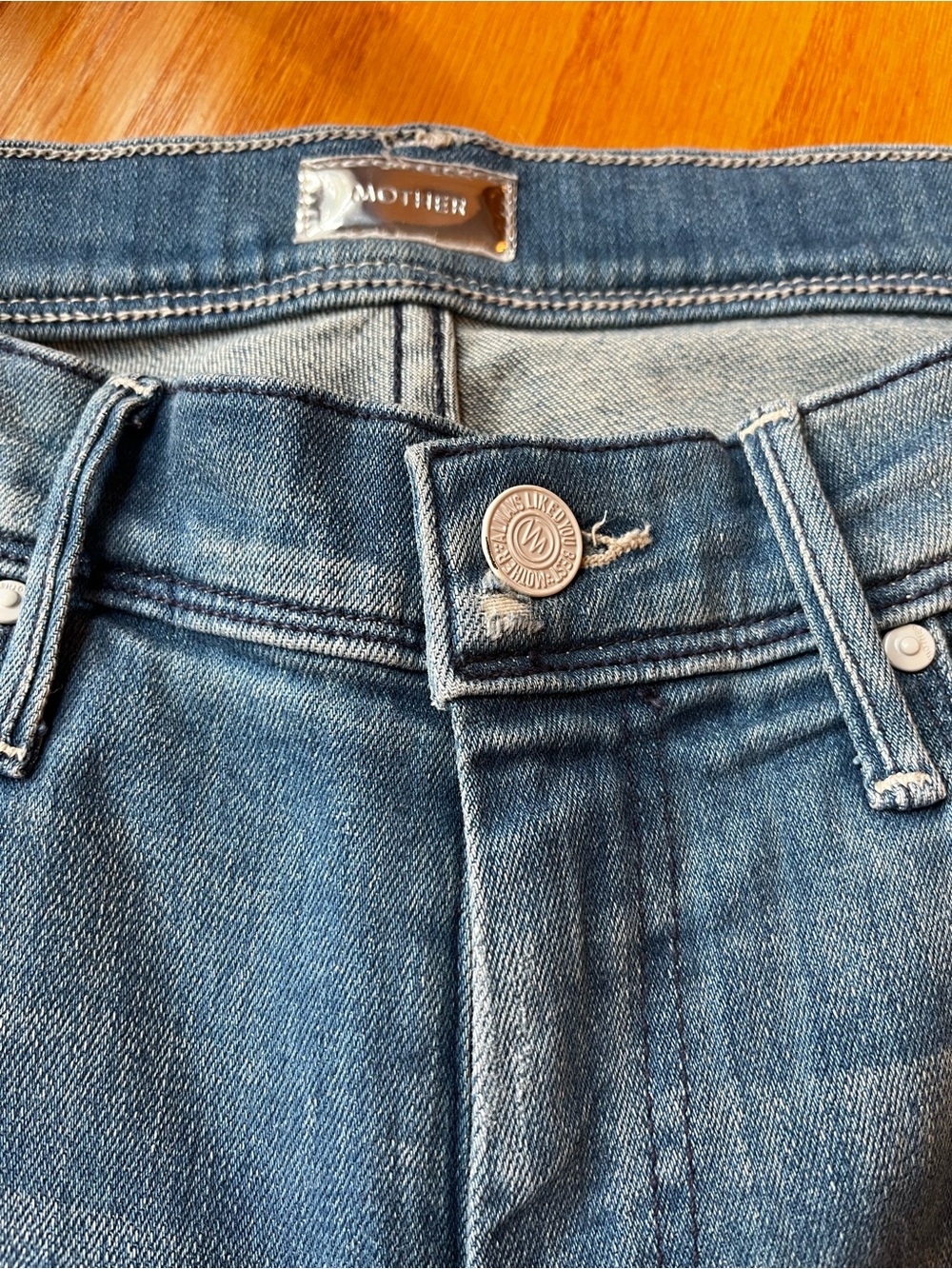 MOTHER The Weekender Fray in Grafitti Girl Women’s Size 26 - Picture 9 of 9